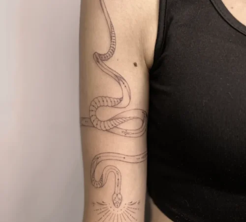 Tatuaje de línea fina en Pamplonarealizado en Nebula Tattoo Studio Tatuaje de línea fina en Pamplonarealizado en Nebula Tattoo Studio