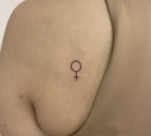 Tatuaje de línea fina en Pamplonarealizado en Nebula Tattoo Studio Tatuaje de línea fina en Pamplonarealizado en Nebula Tattoo Studio