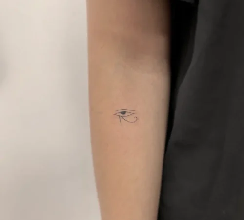 Tatuaje de línea fina en Pamplonarealizado en Nebula Tattoo Studio Tatuaje de línea fina en Pamplonarealizado en Nebula Tattoo Studio